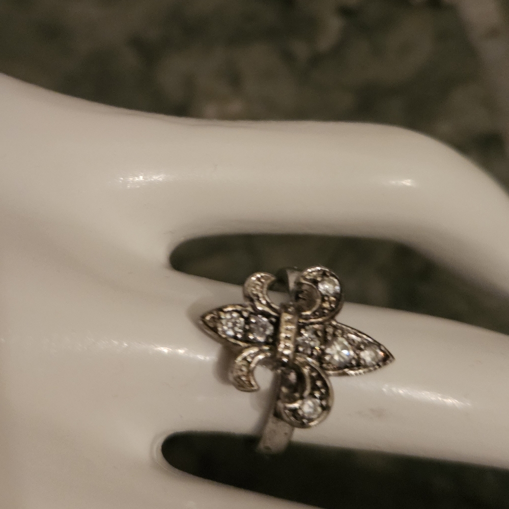 Sterling Silver and crystals Fleur-de-lis ring. Size 5
